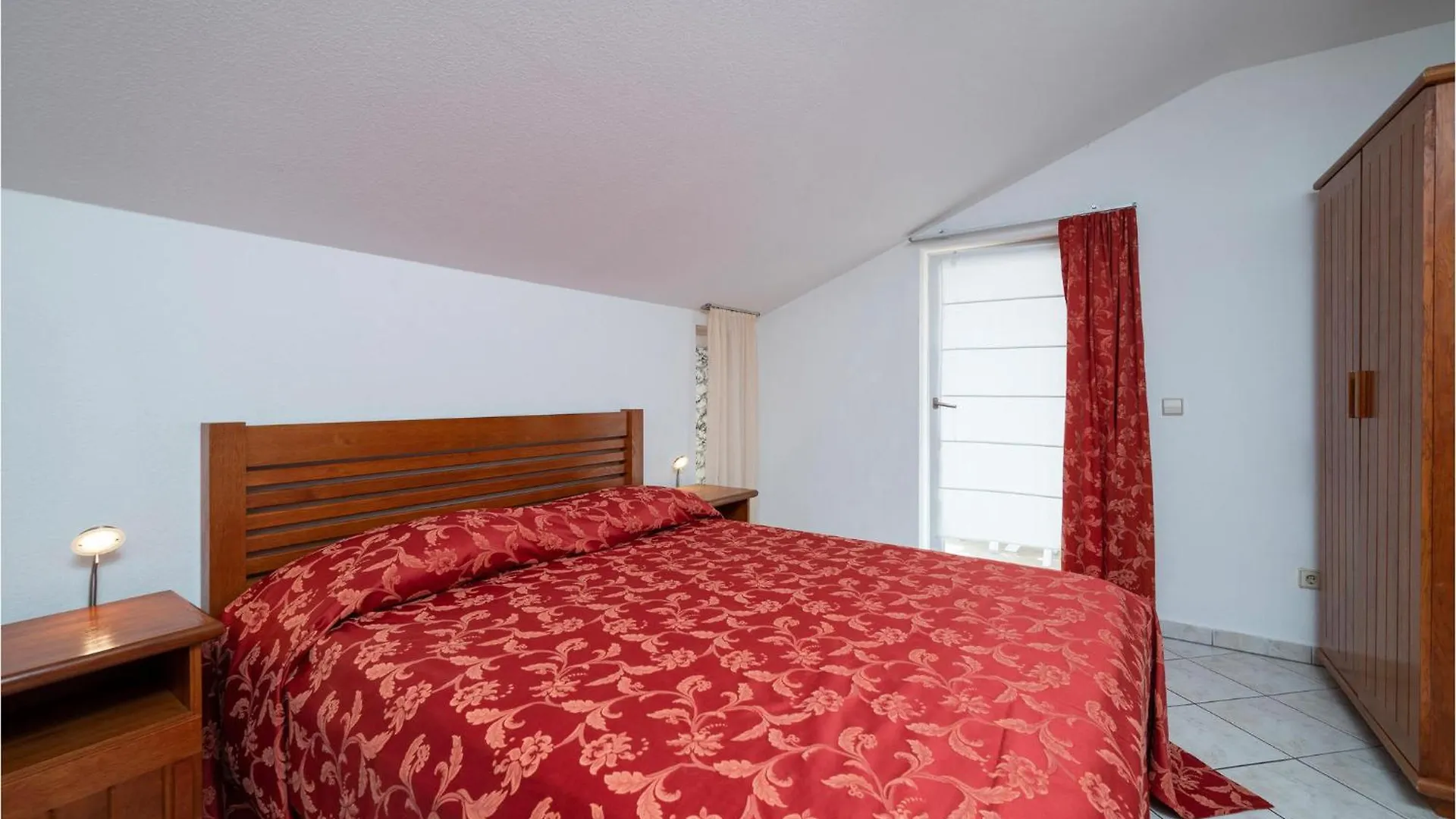 3 Bedroom Amazing Apartment In Pjescana Uvala