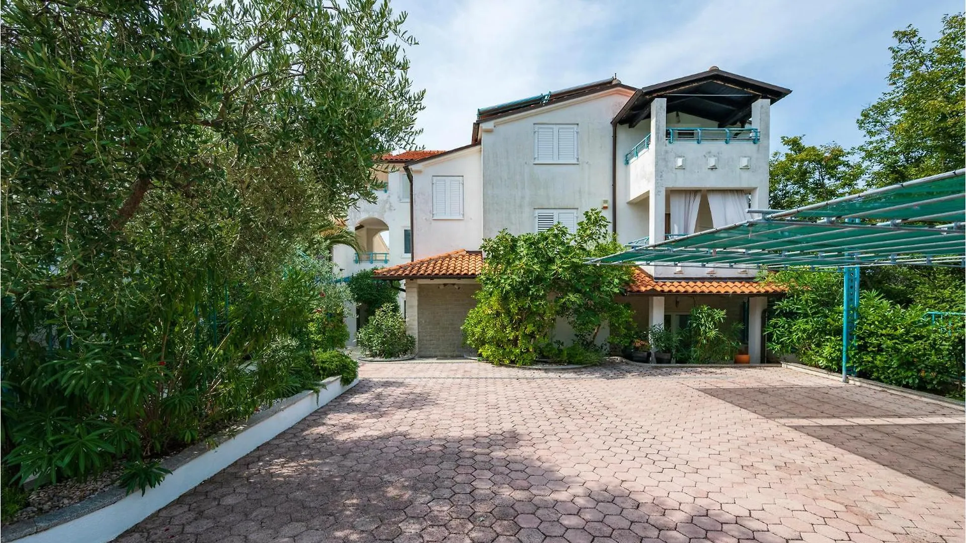 3 Bedroom Amazing Apartment In Pjescana Uvala