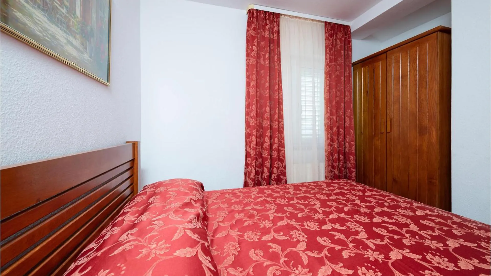 3 Bedroom Amazing Apartment In Pjescana Uvala 0*,