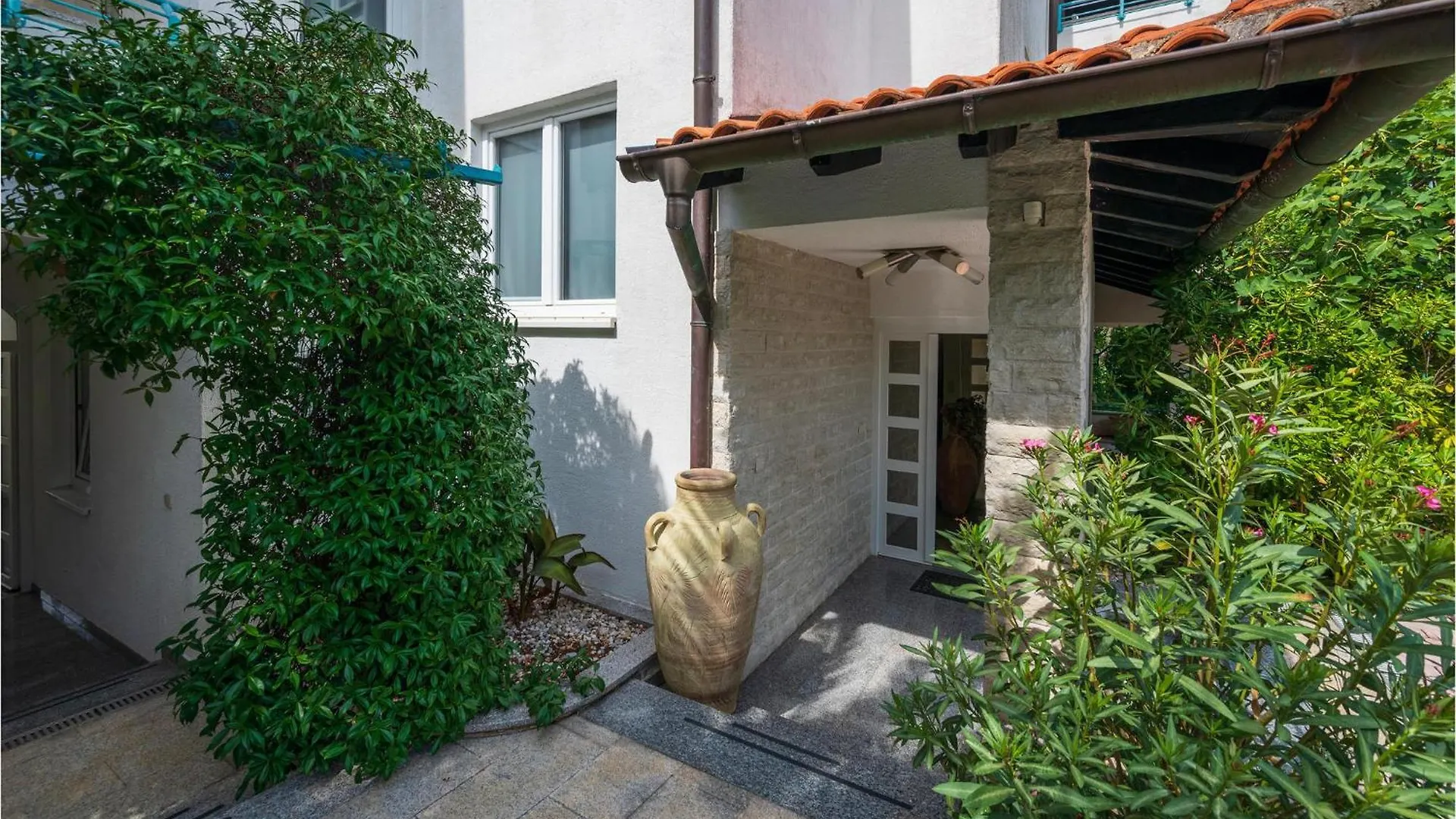 3 Bedroom Amazing Apartment In Pjescana Uvala